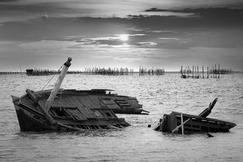 Shipwreck of wooden ship - бесплатный image #136303