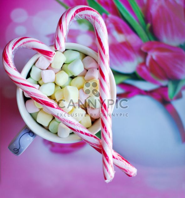 Candies on cup of marshmallows - image gratuit #182693 