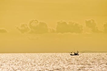Fisherboat in the sea - image #183453 gratis