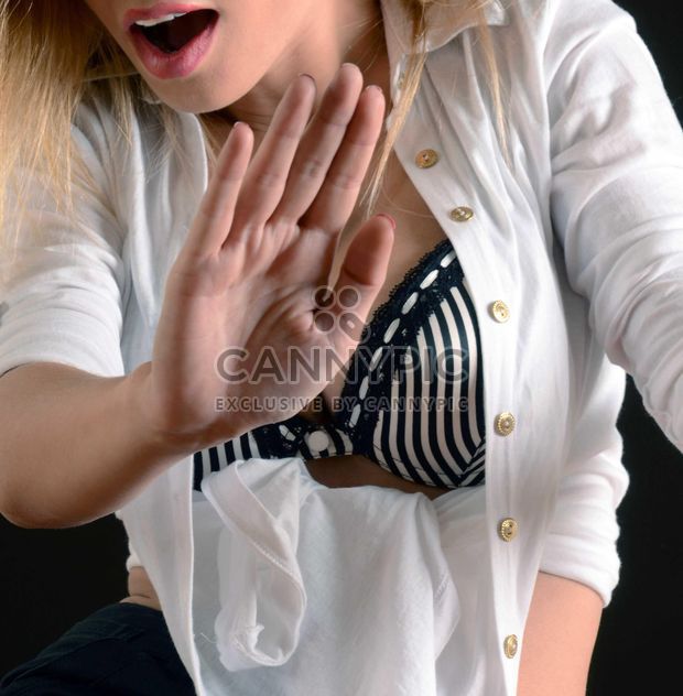 #hand #woman #sexy #sex #white #body #bra #mouth #palm #shirt - image gratuit #185733 
