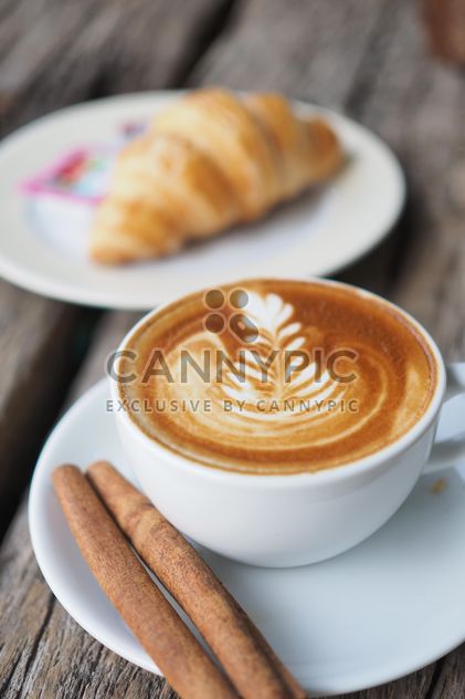 Coffee latte art with cinnamon - image gratuit #187063 