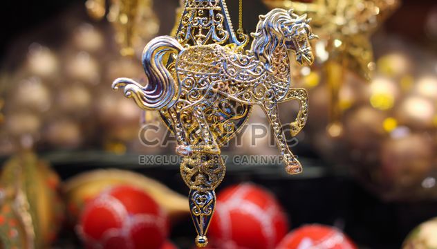 Close up of Christmas golden toy horse - бесплатный image #187343