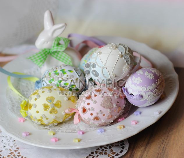 Easter eggs on plate - image gratuit #187603 