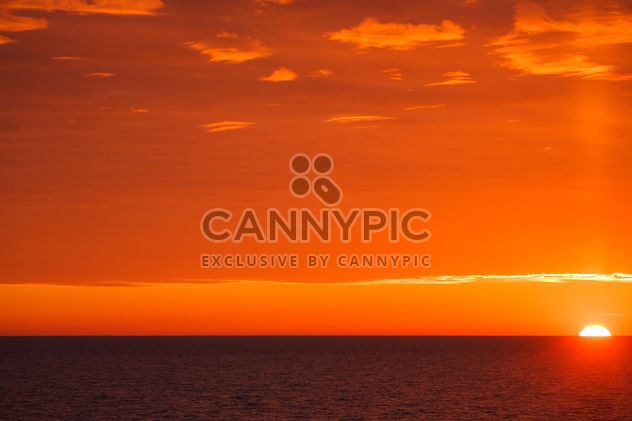 red sunset at sea - бесплатный image #198573
