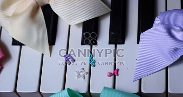 Tiny notes On The Piano - image gratuit #200983 