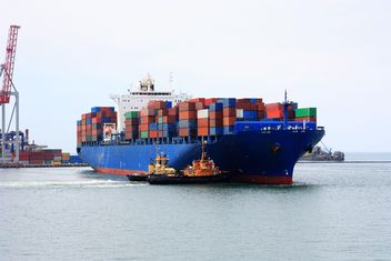 Cargo Ship in port - Kostenloses image #301573