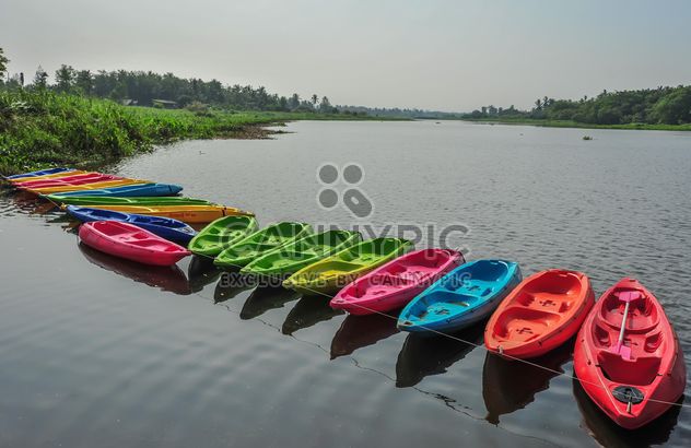 Colorful kayaks docked - image #301653 gratis