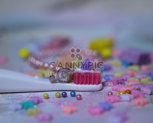 toothbrush deorated with sweet candy stars - бесплатный image #302413
