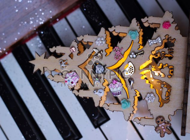 Decorated piano - Free image #302573