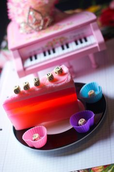 Decorated piano - Free image #302963