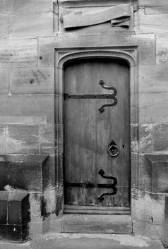 Durham College Door #stcuthbertsway #OUMS #leshainesimages #dailyshoot - image #324233 gratis