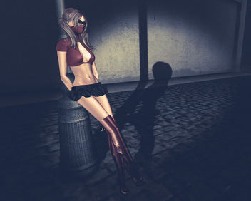 The girl who was lying in the street at night - image #325863 gratis