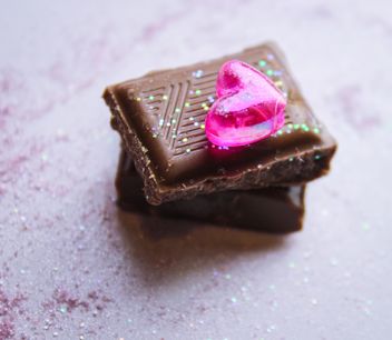 Chocolate cubes decorated with glitter - image gratuit #327773 