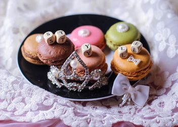Macarons on a plate - Kostenloses image #327793