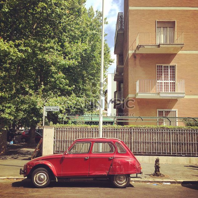 Old red car near the house - image gratuit #331943 