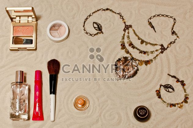 Cosmetic with the sands background - Kostenloses image #333233