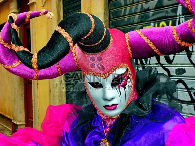 people in masks on carnival - image gratuit #333663 