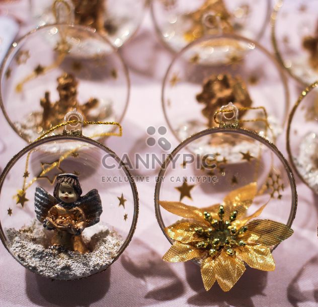 Close up of Christmas golden toys - бесплатный image #341463