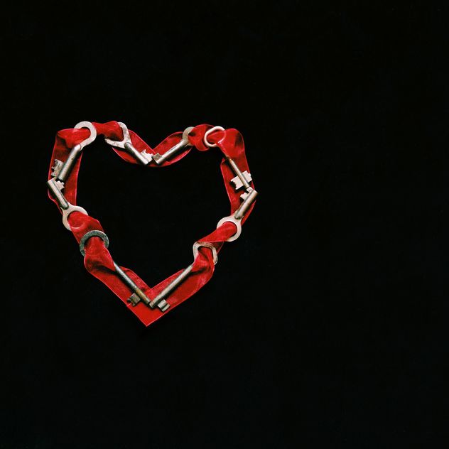 Heart made of keys and ribbons on black background - image #345913 gratis