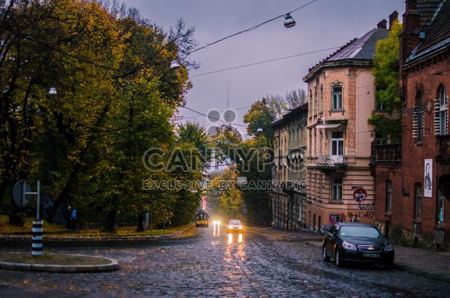 Houses and cars on street in autumn - image #346913 gratis