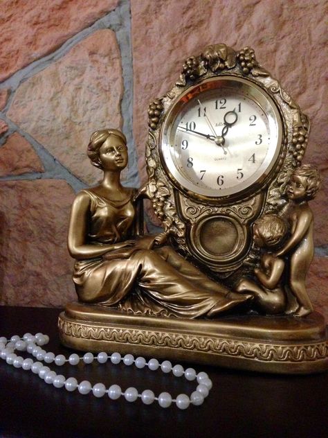 Vintage clock and pearl beads - бесплатный image #347803