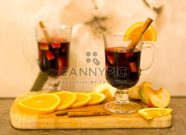 Mulled wine, orange sliced, apples and cinnamon - image gratuit #348043 
