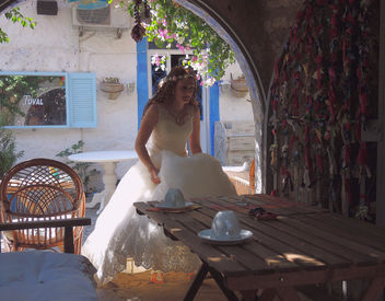 Turkey (Izmir-Alacati) Break time of wedding photography- she really needs to drink something !! - Free image #387063
