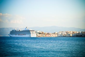 Cruise ship in the sea, Greece - image gratuit #449563 