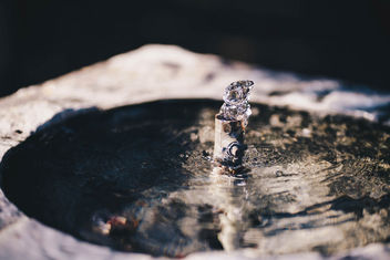 Small water fountain, close up - бесплатный image #450993