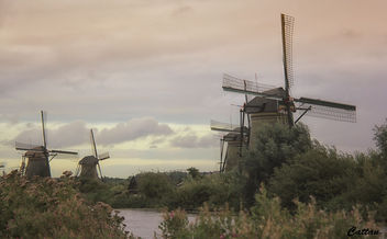 Holland - windmills of Kinderdijk - image #457673 gratis