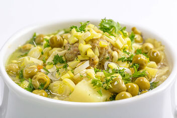Close-up, soup with meatballs, peas and herbs in a white tureen - image gratuit #476933 