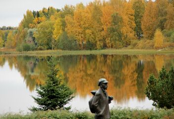 The man and autumn view - бесплатный image #494613