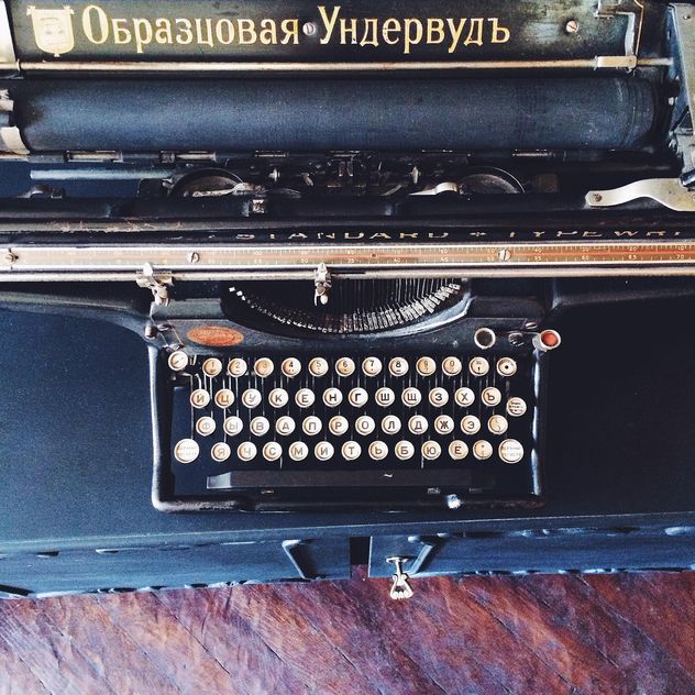 Black vintage typewriter - image gratuit #136183 