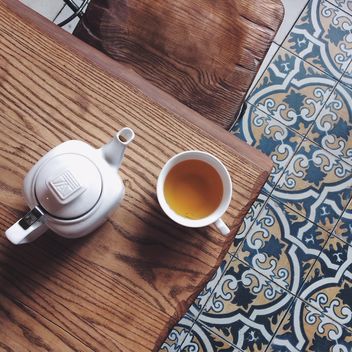 Teapot and cup of tea - image #136533 gratis
