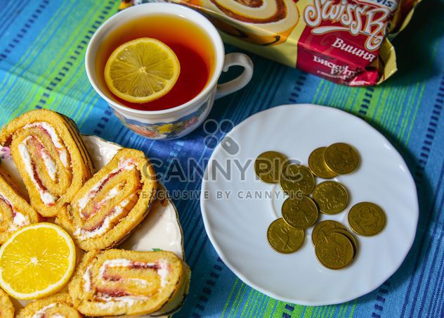 Sweet rolls, cup of tea and coins - Free image #182823