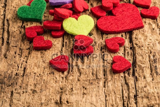 Colorful hearts on wood - image #183003 gratis