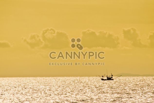 Fisherboat in the sea - Kostenloses image #183453