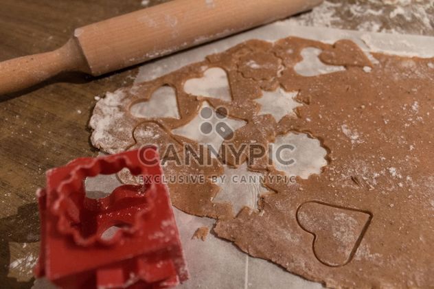 Gingerbread cookie in process - бесплатный image #184453