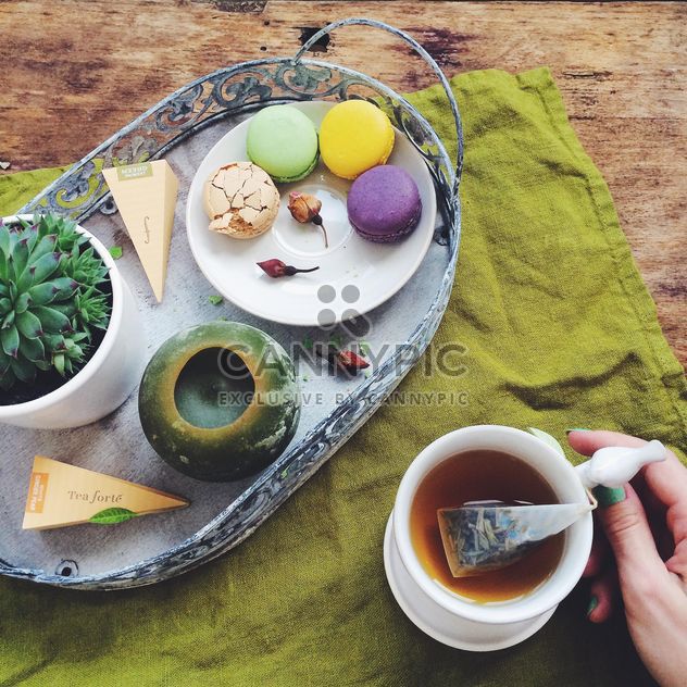 Macarons, tea, breakfast - image #184663 gratis