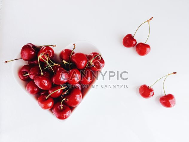 Cherries in a plate - image #185683 gratis