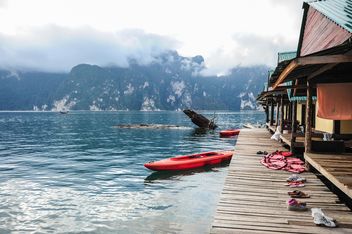 Kayaks near boat station - image #186493 gratis