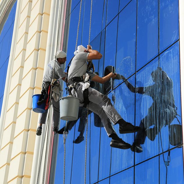 Workers wash windows - Free image #186643