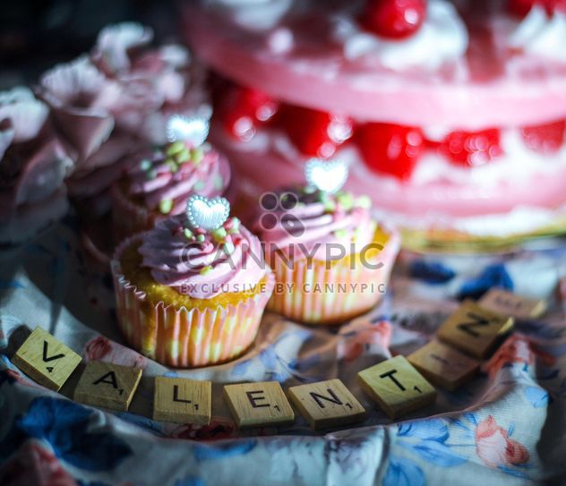 Beautiful cupcakes for Valentine's Day - бесплатный image #187393