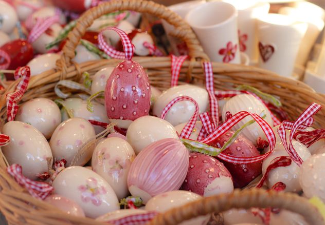 Easter eggs in basket - image #187573 gratis
