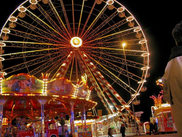 Ferris wheel night view - image #198133 gratis
