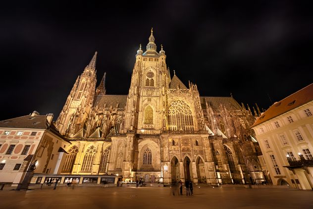 cathedral in czech republic at night,st. vitus cathedral - image gratuit #198613 