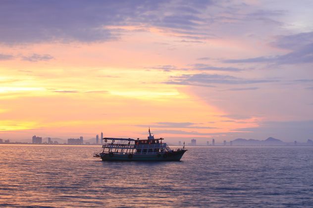 Boat in sea at sunset - Free image #199013