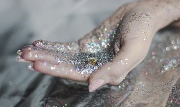 hands holding glitter decor - image #201043 gratis