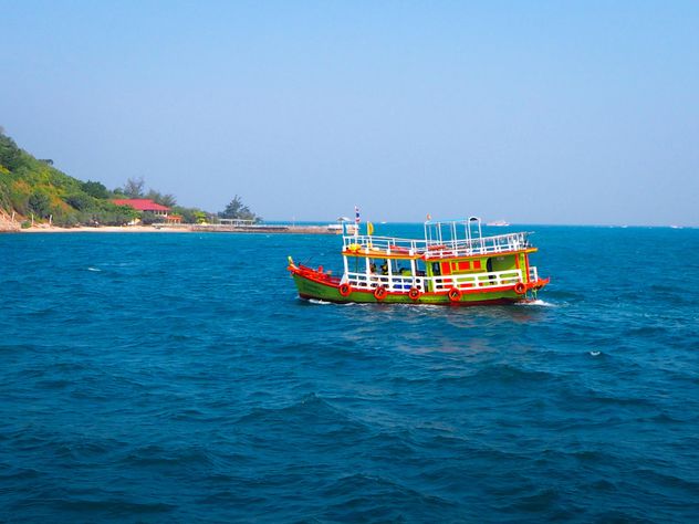 Boat in sea at Pattaya, Thailand - бесплатный image #201493