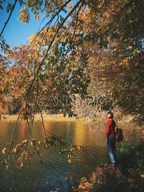 #autumncity, Girl under autumn trees on the shore of the lake - image gratuit #271703 